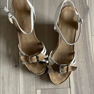 AEROSOLES White and Tan Strappy Sandals